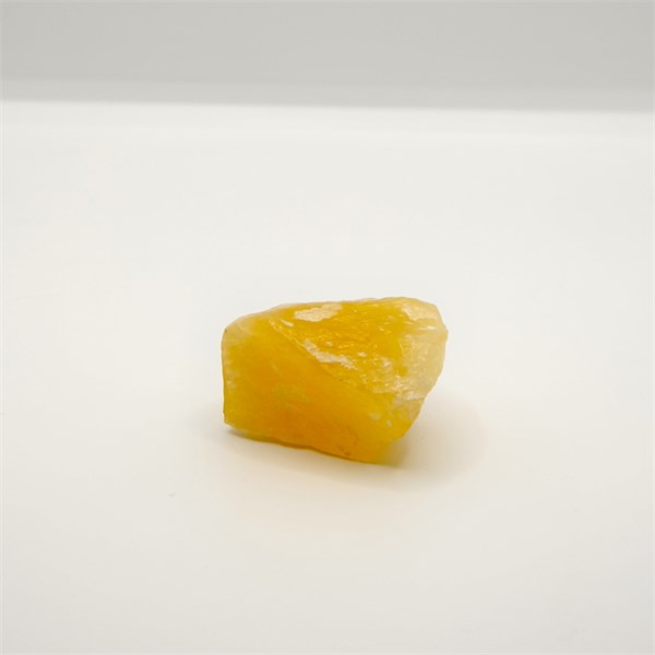 Кальцит желтый 2-5 см, под коллекцию (без подвески), Китай 1678