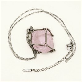Розовый кварц 2-5 см, необработанный, с подвеской (серебряная цепочка), Бразилия 1691