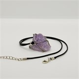 Аметист 3-5 см, необработанный, с подвеской (вощёная нить), Бразилия 1674