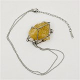 Кальцит желтый 2-5 см, необработанный, с подвеской (серебряная цепочка), Китай 1679