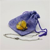 Кальцит желтый 2-5 см, необработанный, с подвеской (серебряная цепочка), Китай 1679